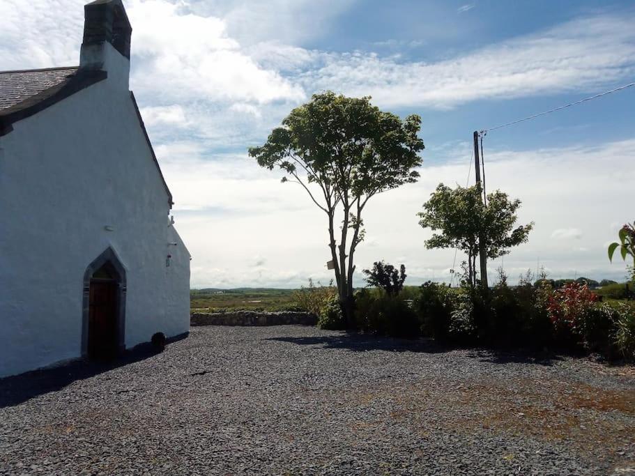 Вилла The Burren Art Gallery Built In 1798 Tubber Экстерьер фото